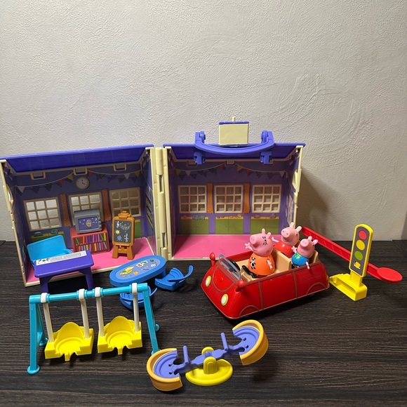 Peppa Pig All Around Town Playset Track Parts with School and Car Lot - Picture 2 of 12